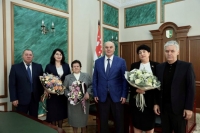 Сегодня, накануне одного из значимых государственных праздников – Дня Конституции Республики Абхазия Президент Аслан Бжания поздравил судей Конституционного суда.
